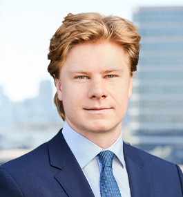 Headshot of Chris Siemasko